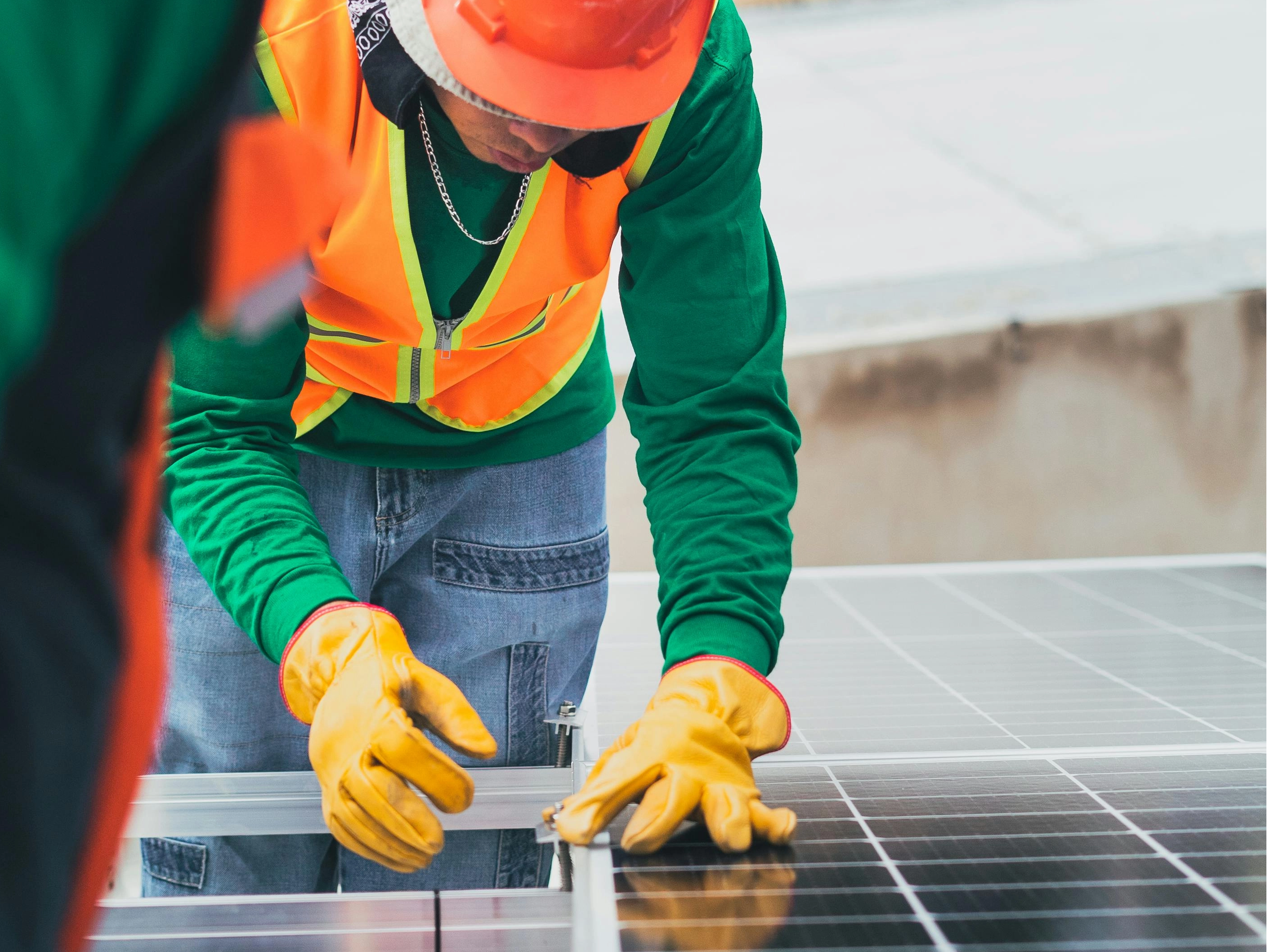 Introduzione dettagliata ai blocchi di pressione media e ai blocchi di pressione sui bordi nei moduli fotovoltaici