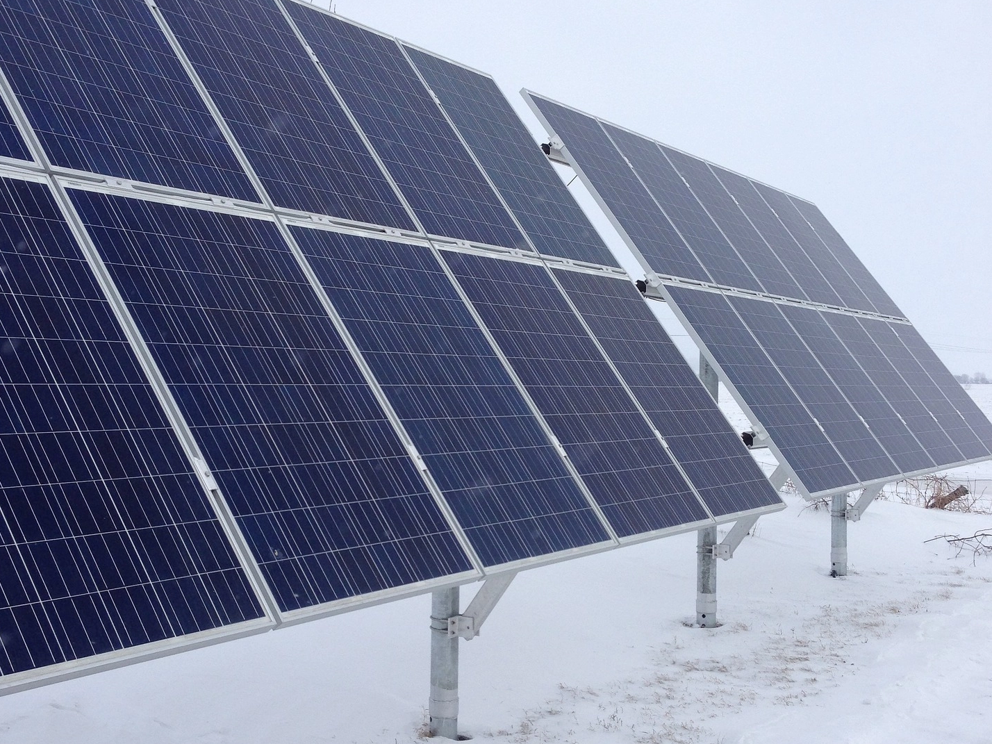 La produzione di energia fotovoltaica è soggetta a carenze di energia in inverno? Soluzioni chiave per migliorare le prestazioni invernali